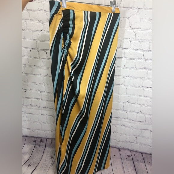 ZARA woman beautiful set top and skirt - Picture 4 of 9